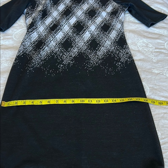 Black and White Sheath Dress with 3/4 Sleeves - Picture 10 of 12